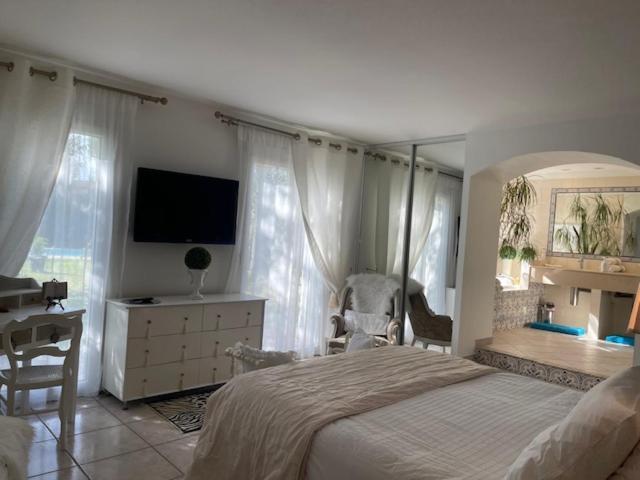 B&B Les Muscades Saint-Étienne-du-Grès Eksteriør bilde