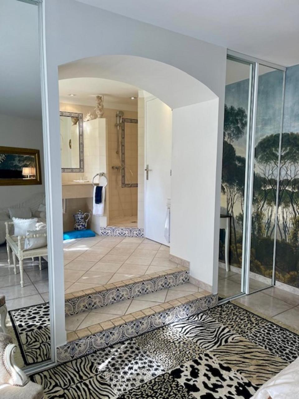 B&B Les Muscades Saint-Étienne-du-Grès Eksteriør bilde