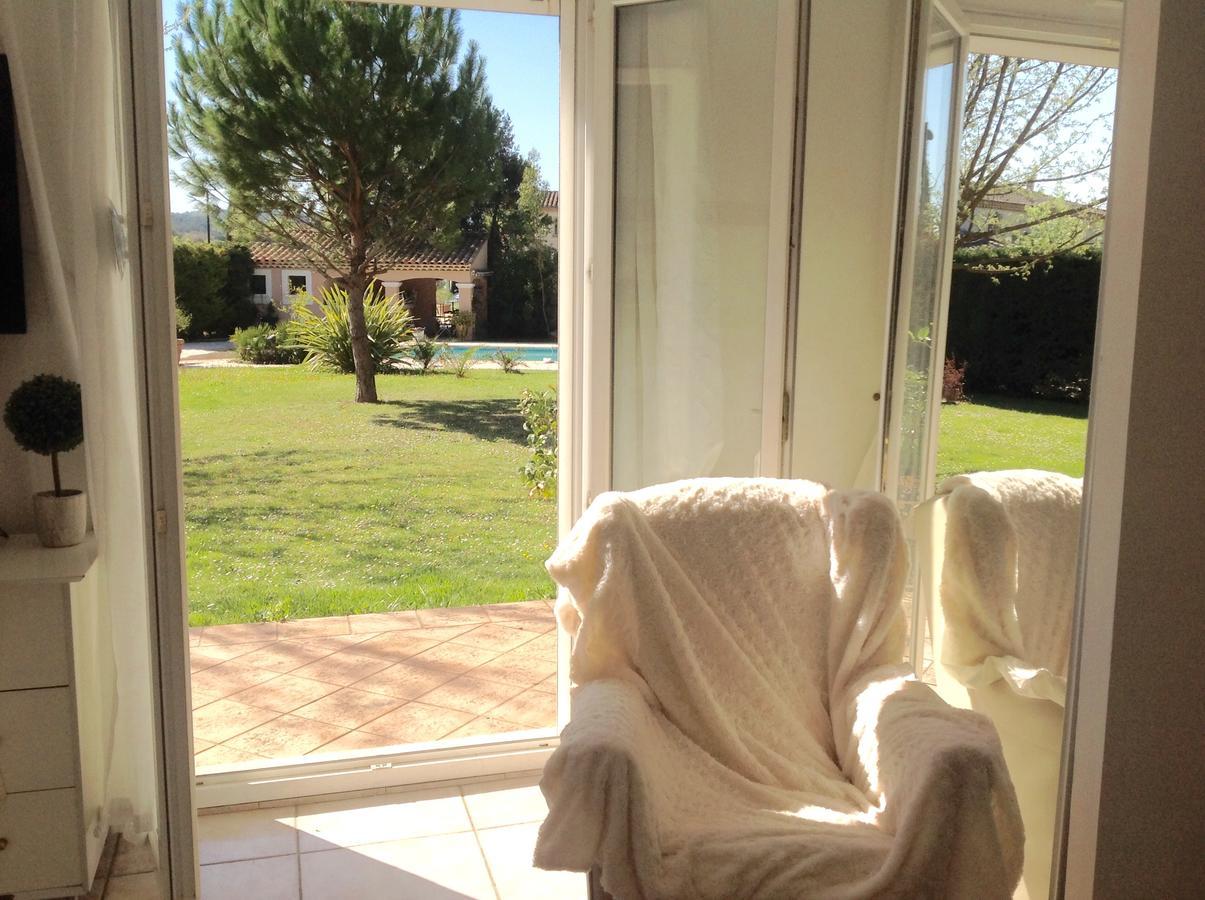 B&B Les Muscades Saint-Étienne-du-Grès Eksteriør bilde